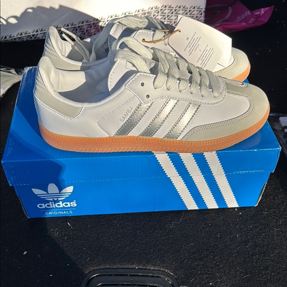 NEW NEVER WORN WITH TAGS AND BOX Adidas Samba White and silver Sneakers - Picture 4 of 4